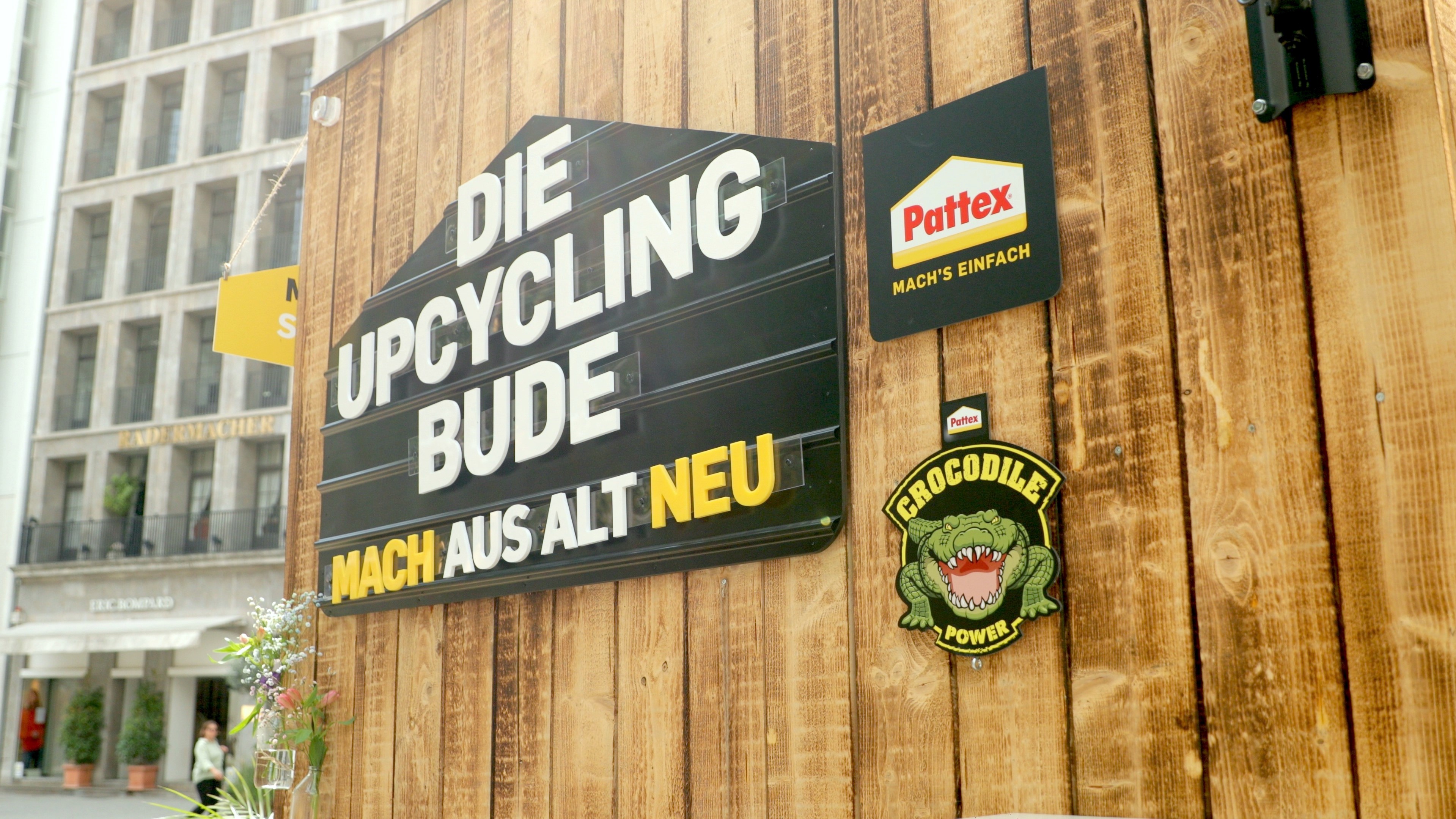 Henkel will mit "Upcycling-Bude" von Pattex für mehr Nachhaltigkeit sensibilisieren - In der Upcycling-Bude soll gebrauchten und beschädigten Alltagsgegenständen eine zweite Chance gegeben werden - Quelle: Stagg & Friends