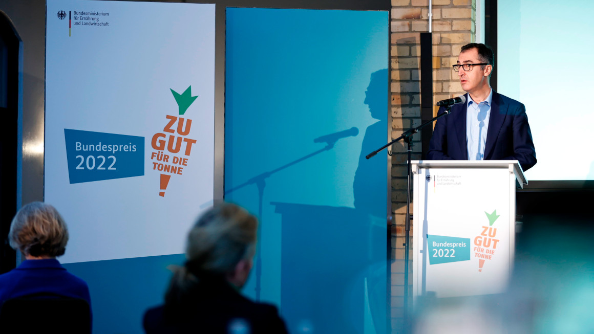 Auszeichnung für Projekte zur Vermeidung von Lebensmittelverschwendung - Bundesminister Cem Özdemir - Quelle: BMEL/photothek