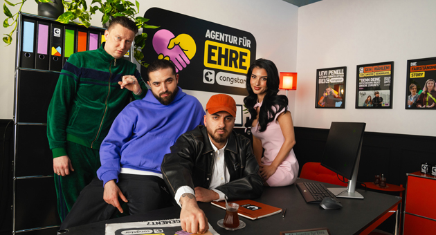 Congstar und Aktion Mensch setzen Zeichen für das Ehrenamt - (v.l.) Andrej Filatow, Zino Gleich, Tahsim Durgun und Sara Arslan setzen die "Agentur für Ehre" in Szene – Foto: Congstar/Aktion Mensch