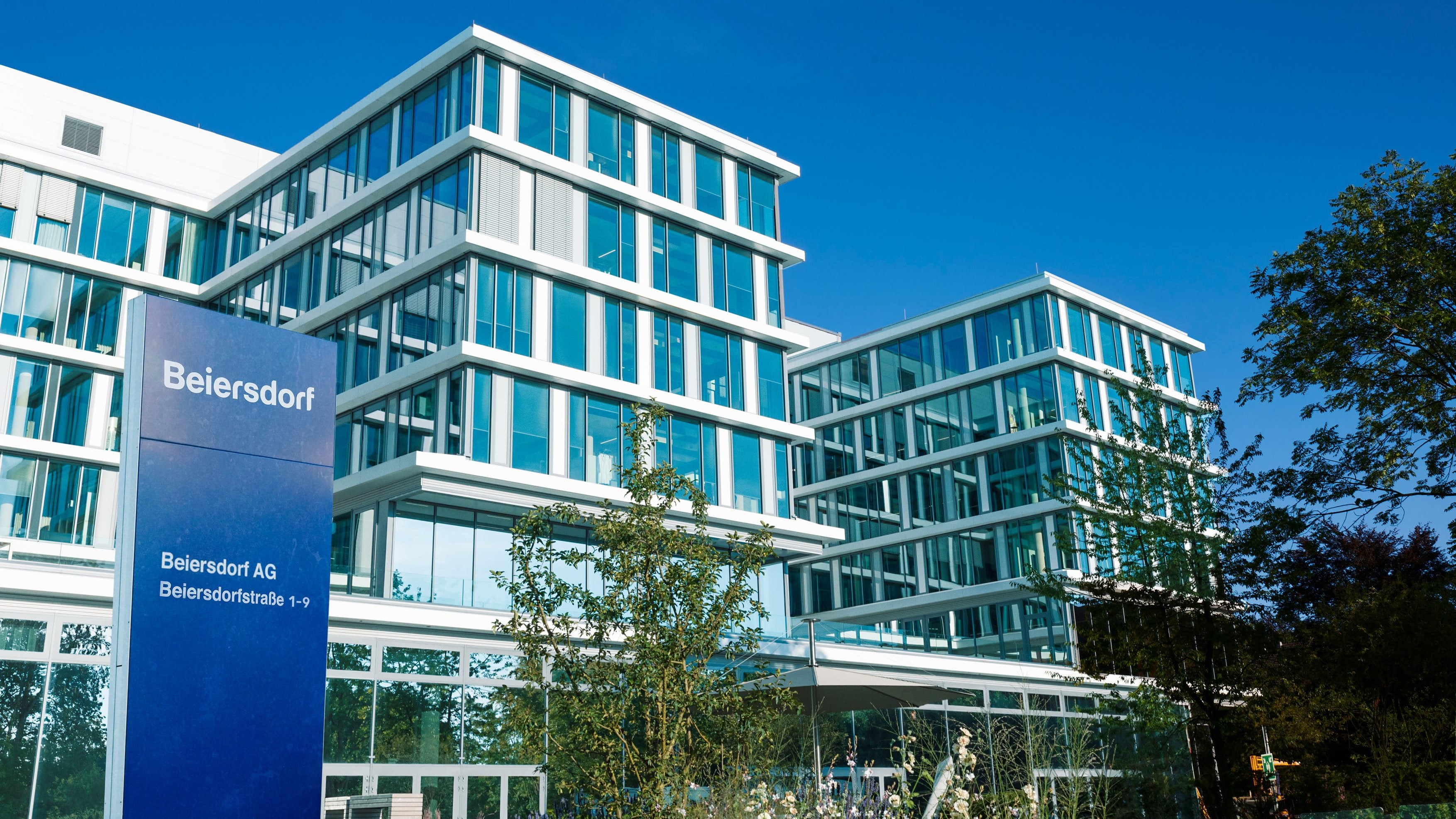 Beiersdorf kooperiert mit Krebsforschungszentrum und Columbia University - Die Beiersdorf-Zentrale in Hamburg - Quelle: Beiersdorf