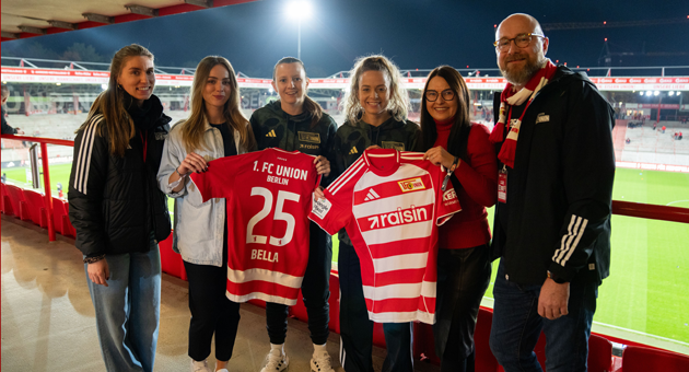 Gemeinsam für Frauengesundheit: Bella wird Partner des 1. FC Union Berlin - TZMO Deutschland ist Partner des 1. FC Union Berlin (v.l.): Angelina Marx (Projektmanagerin Frauenfußball, 1. FC Union Berlin), Marianne Ginter (Head of Marketing & Innovation Hub, TZMO Deutschland), Hannah Eurlings (Angreiferin), Jenny Hipp (Mittelfeldspielerin), Paulina Schneider (Senior Key Account Managerin, TZMO Deutschland) und Patrick Pflaum (Teamleiter Business Development Vermarktung, 1. FC Union Berlin) - Quelle: TZMO