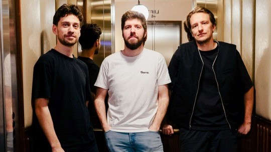 GS1-Beteiligungsgesellschaft Butterfly & Elephant investiert in Mehrweg-Start-up Borro - Das Borro-Gründerteam (v.l.): Kasper Albers, Niels Willems und Glenn Verhaege – Quelle: Loic Meulenberg