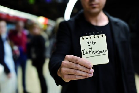 Influencer:innen beeinflussen Kaufentscheidungen immer weniger - Quelle: Nito/Fotolia