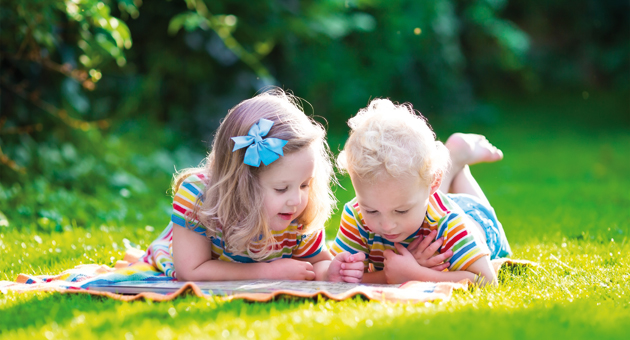Kinder lesen weiterhin Zeitschriften, aber Video-Streaming liegt an der Spitze - Das Streamen von Filmen und Serien ist bei Kindern bis 13 Jahren die beliebteste Medienbeschäftigung, wie der Kids-Medien-Kompass 2025 herausfand - Foto: Famveldman/Fotolia