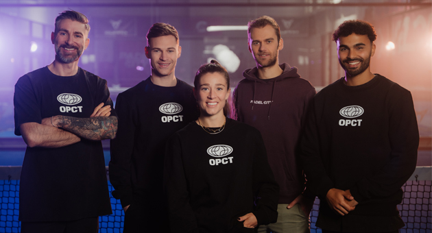 Trendsport-Anbieter Padel City startet Entertaintment-Sparte - Wollen den Padelsport zum Medien - und Werbe-Event ausbauen: (v. l.) Johann Griebl, Joshua Kimmich, Marta Ortega Gallego, Jonathan Sierck und Younes Zarou wollen Live-Entertainment-Formate im Padelsport etablieren – Foto: Padel City