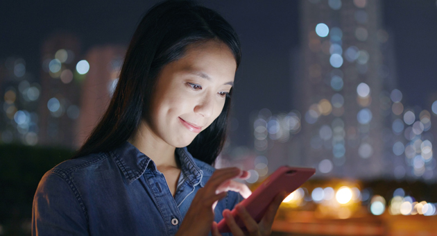 Große Anzeigen erhöhen die Wirkung von Markenwerbung - Laut OVK sind Größe und Gestaltung einer Werbeanzeige entscheidende Faktoren für ihre positive Wahrnehmung durch die Zielgruppe. – Quelle: Leungchopan/Adobe Stock