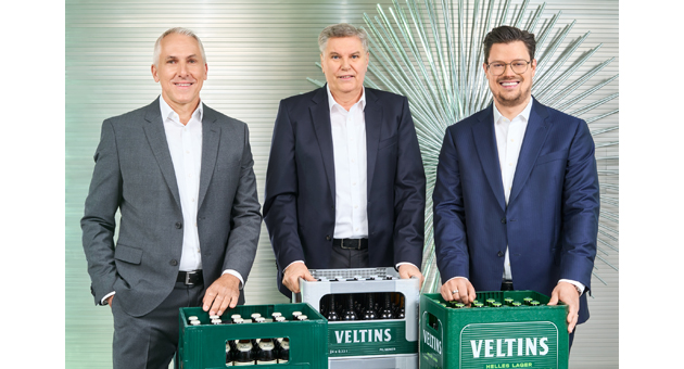 Sechste Generation übernimmt als Geschäftsführer Marketing Verantwortung bei Veltins - (v.l.): Rainer Emig, Veltins-Geschäftsführer Vertrieb, Dr. Volker Kuhl, Sprecher der Geschäftsführung, und Fabian Veltins, Veltins-Geschäftsführer Marketing - Quelle: Brauerei C. & A. Veltins