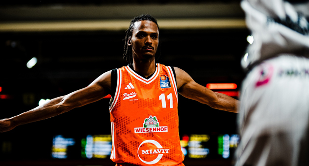 Wiesenhof intensiviert regionales Sportsponsoring - Wiesenhof baut seine Sportsponsoring-Maßnahmen auf regionaler Ebene weiter aus: Auf den neuen Trikots des Basketball-Bundesligisten Rasta Vechta ist unübersehbar das Logo der Geflügelmarke abgebildet – Foto: Rasta Vechta