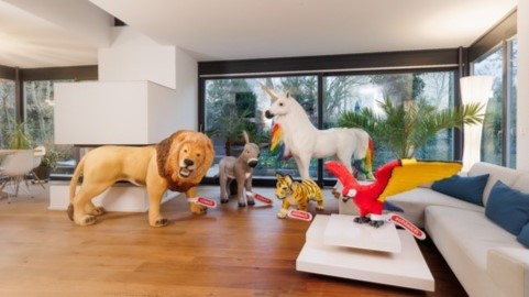 Schleich erschließt neues Marktsegment – und verkauft XXL-Tierfiguren - Seit Juni 2023 verkauft Schleich auch Tierfiguren in lebensechter Größe - Quelle: Schleich