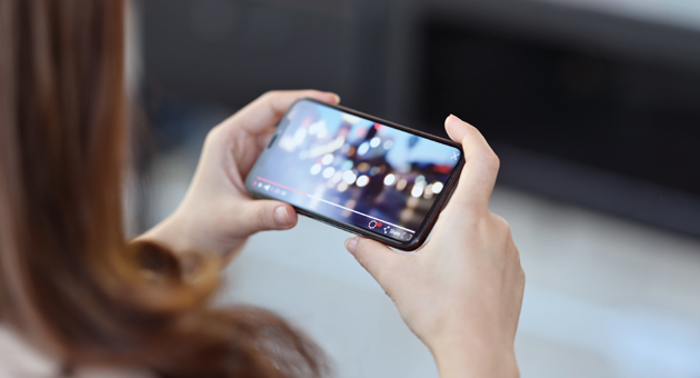 Digitalwerbung wächst 2026 auf über acht Milliarden Euro - Online-Videowerbung wird 2026 hierzulande erstmals mehr Umsatz als Online-Display-Werbung erzielen – Foto: Bongkarn/Adobe Stock